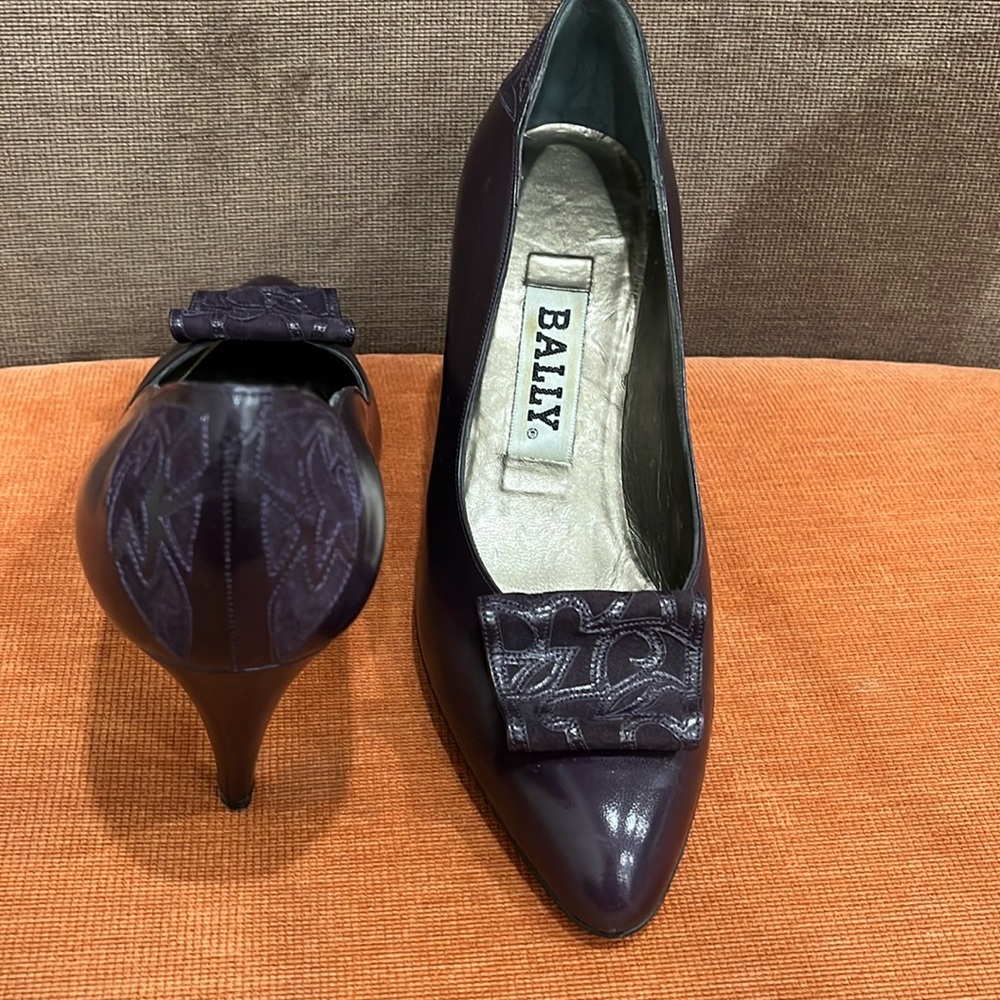 Bally Vintage All Leather Pumps in Deep Purple/ Aubergine 3” heel size 7 US